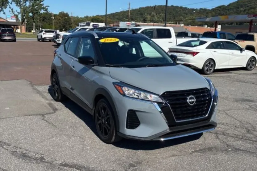 2023 Nissan Kicks SV photo 1