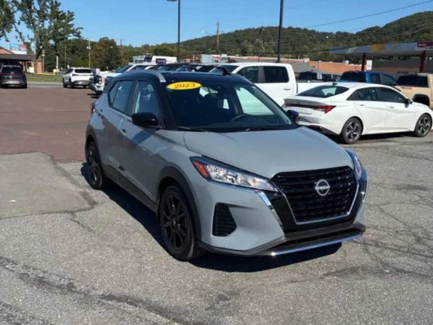 2023 Nissan Kicks SV photo 1
