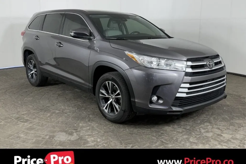 2019 Toyota Highlander LE Plus photo 1