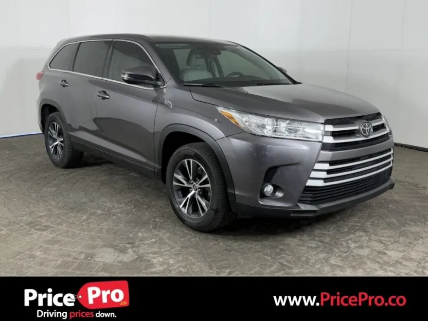2019 Toyota Highlander LE Plus photo 1