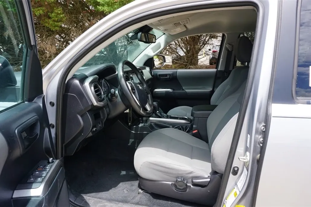 2019 Toyota Tacoma SR5 photo 1