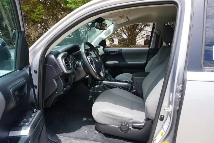 2019 Toyota Tacoma SR5 photo 1