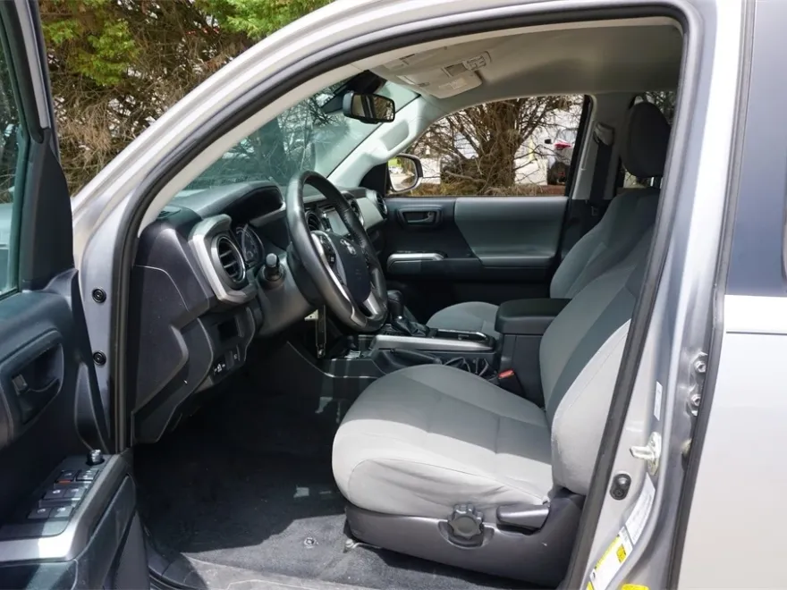 2019 Toyota Tacoma SR5 photo 1