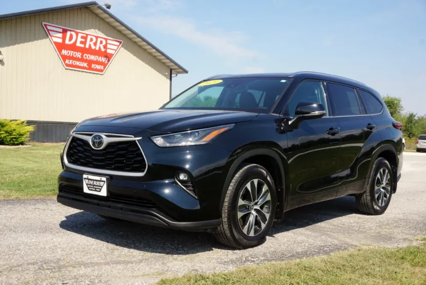 2021 Toyota Highlander XLE photo 1