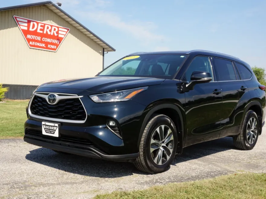 2021 Toyota Highlander XLE photo 1