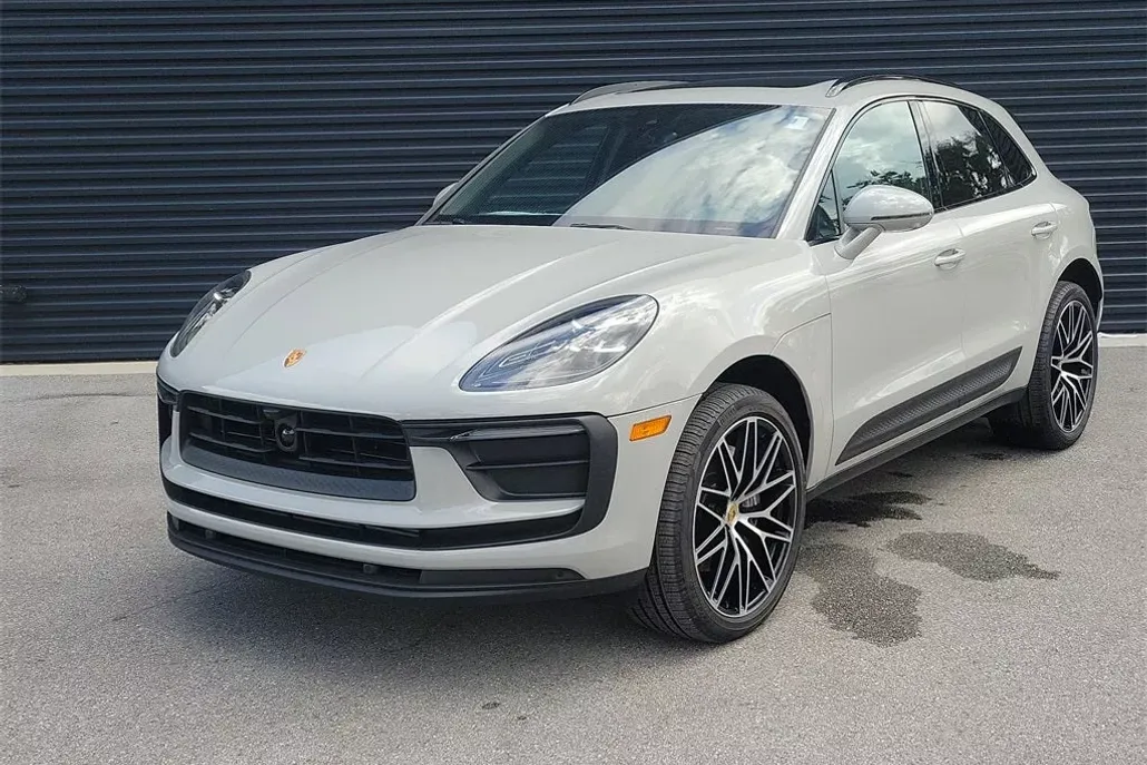 2025 Porsche Macan Base photo 1