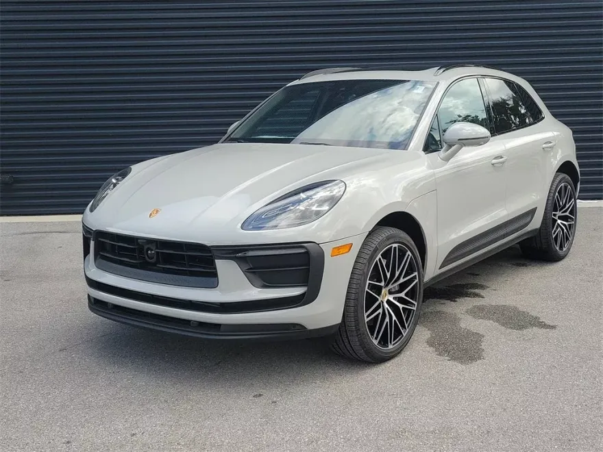 2025 Porsche Macan Base photo 1