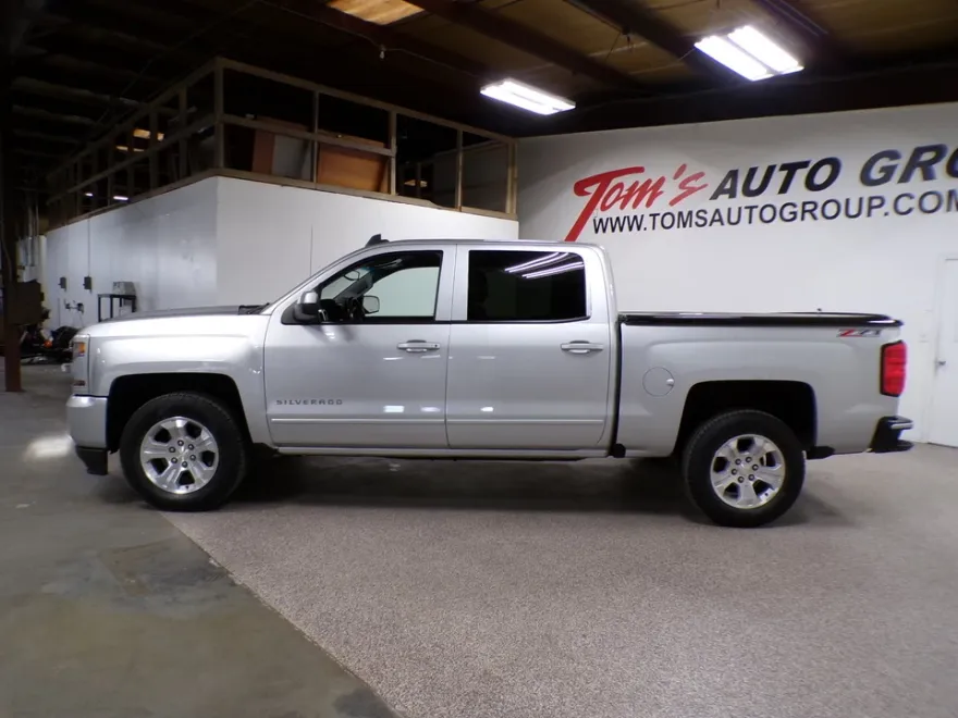 2017 Chevrolet Silverado 1500 LT photo 1