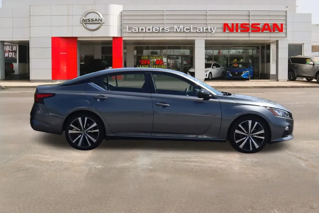 2021 Nissan Altima 2.5 SR photo 1