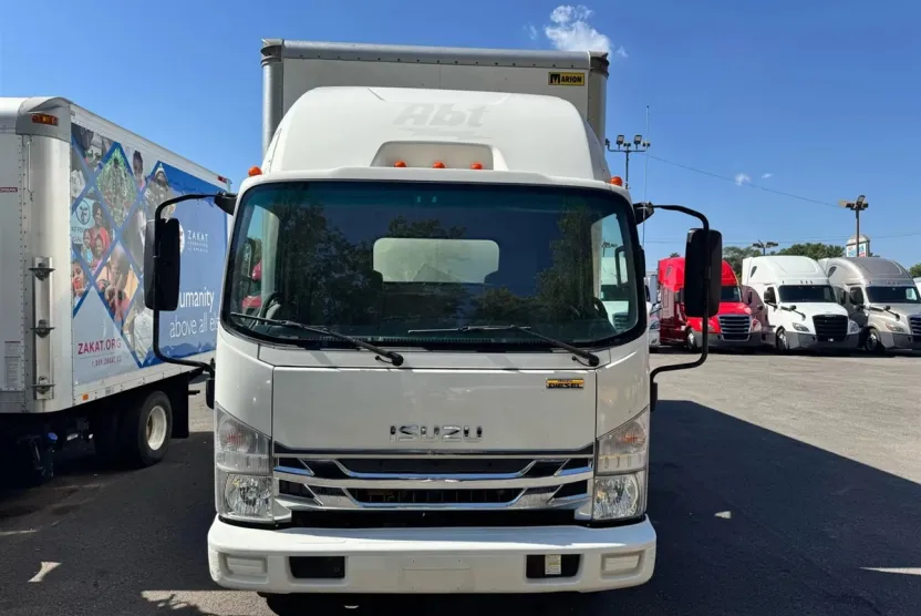 2018 Isuzu NQR photo 1