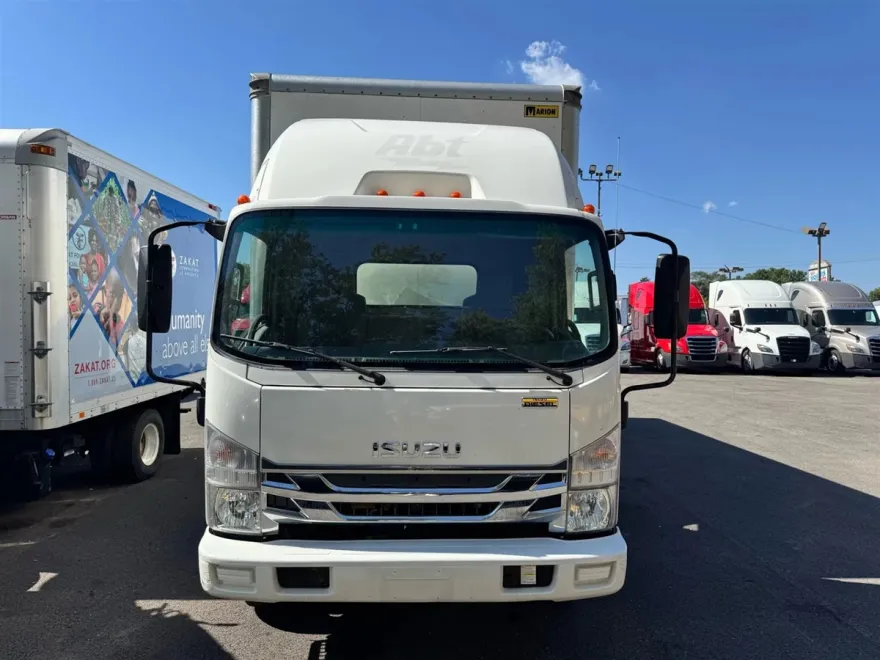 2018 Isuzu NQR photo 1