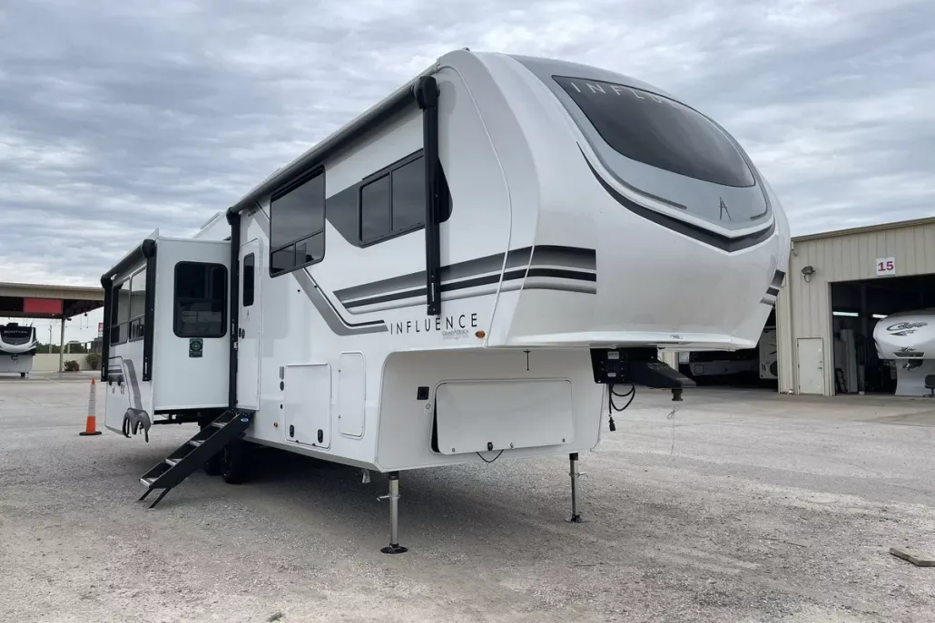 2025 Grand Design Recreational Solitude Wide body photo 1