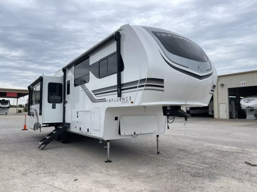 2025 Grand Design Recreational Solitude Wide body photo 1