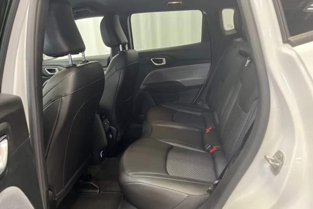 2025 Jeep Compass Latitude photo 1