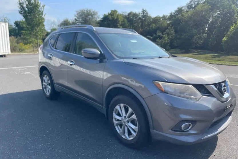 2016 Nissan Rogue SV photo 1