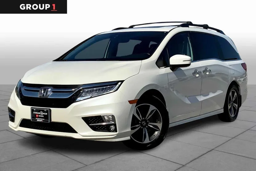 2019 Honda Odyssey Touring photo 1