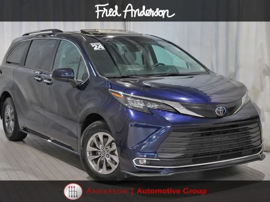2024 Toyota Sienna XLE photo 1