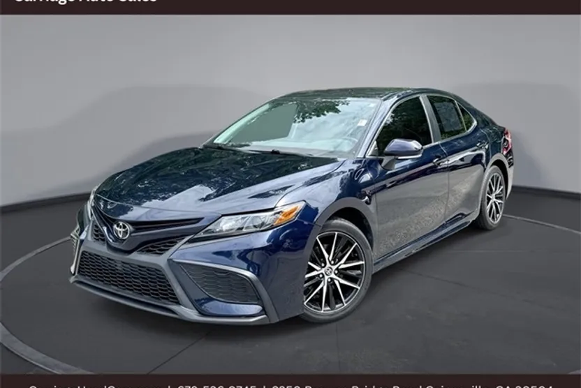2022 Toyota Camry SE photo 1