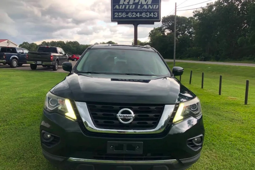 2019 Nissan Pathfinder SV photo 1