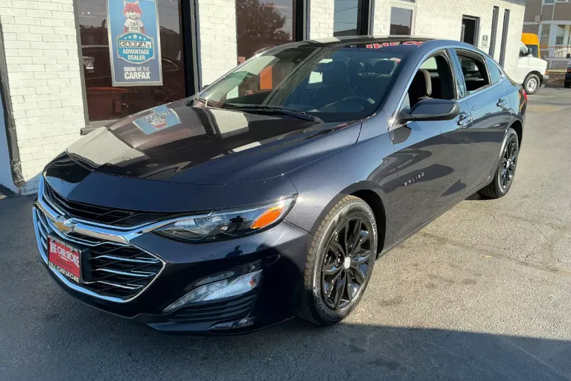 2023 Chevrolet Malibu 1LT photo 1