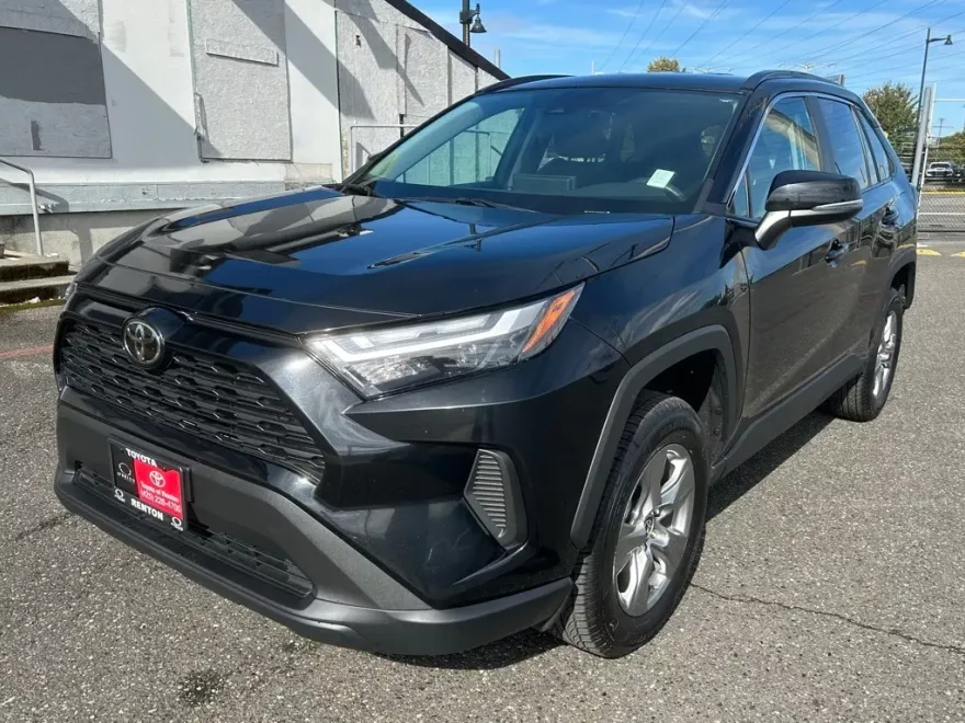 2024 Toyota RAV4 XLE photo 1