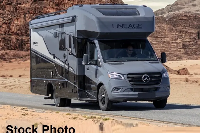 2025 Ford F-600 photo 1