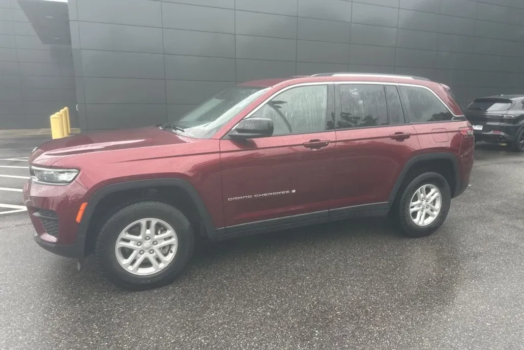 2023 Jeep Grand Cherokee Laredo photo 1