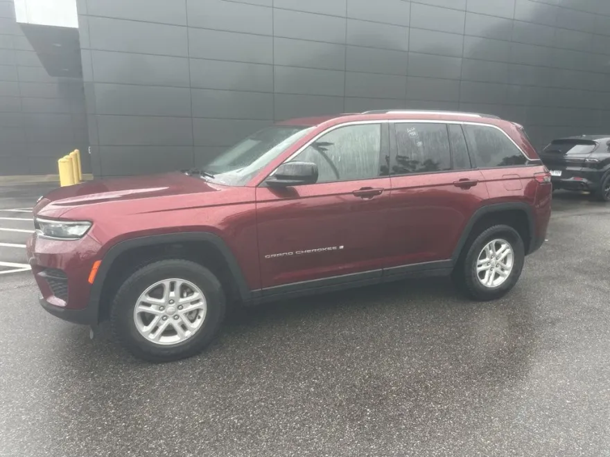 2023 Jeep Grand Cherokee Laredo photo 1