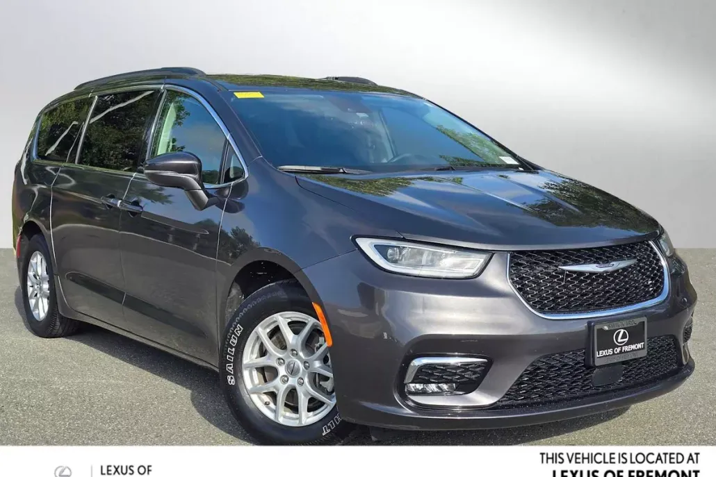 2022 Chrysler Pacifica Touring L photo 1