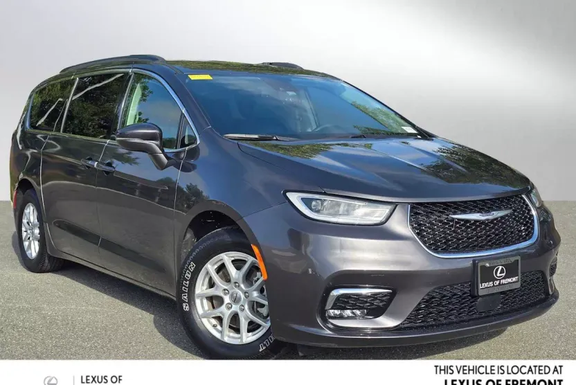 2022 Chrysler Pacifica Touring L photo 1