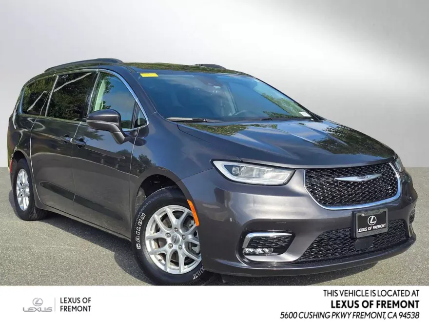 2022 Chrysler Pacifica Touring L photo 1