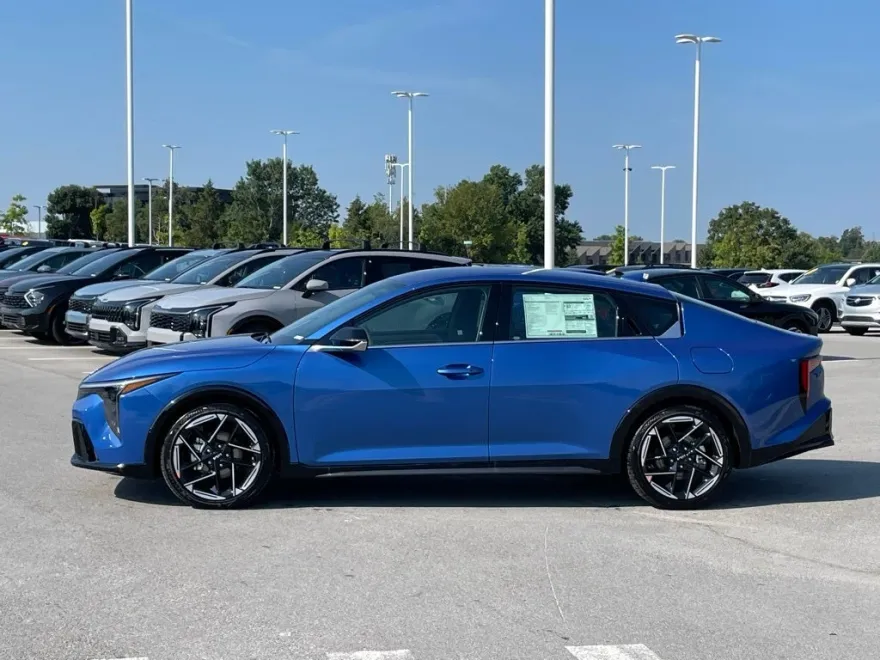 2025 Kia K4 GT-Line photo 1