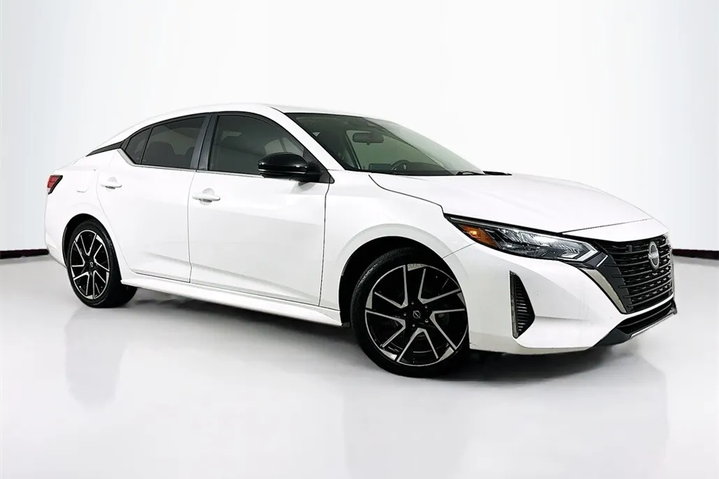 2024 Nissan Sentra SR photo 1