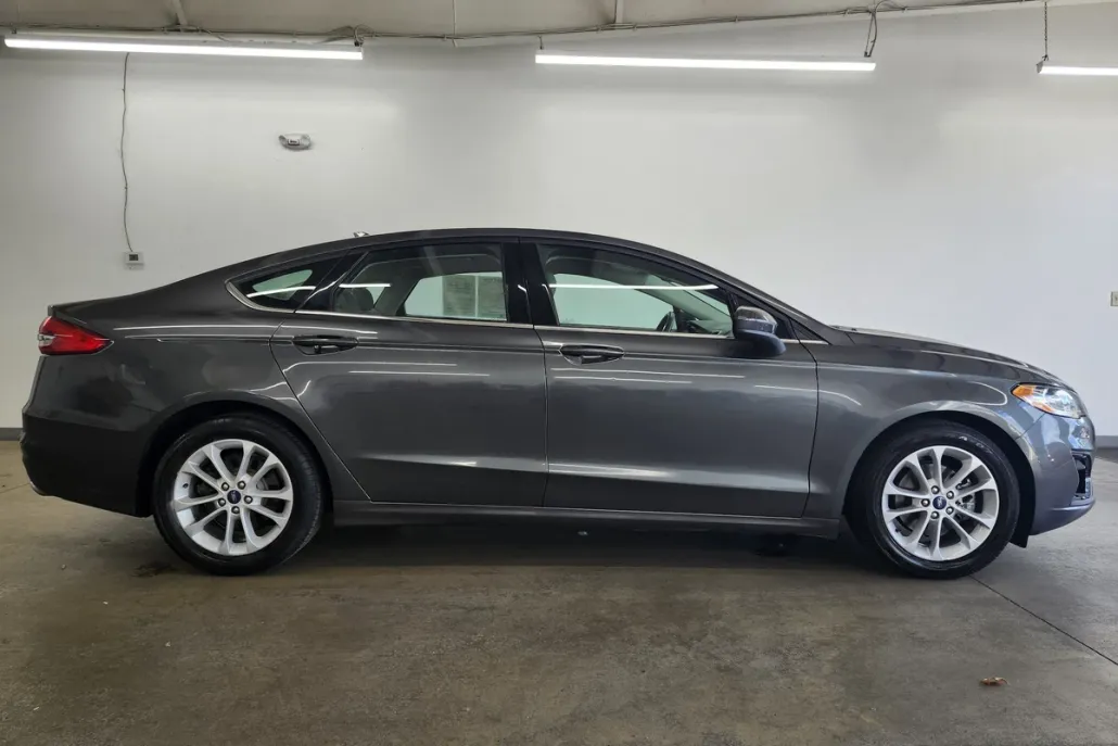 2020 Ford Fusion SE photo 1