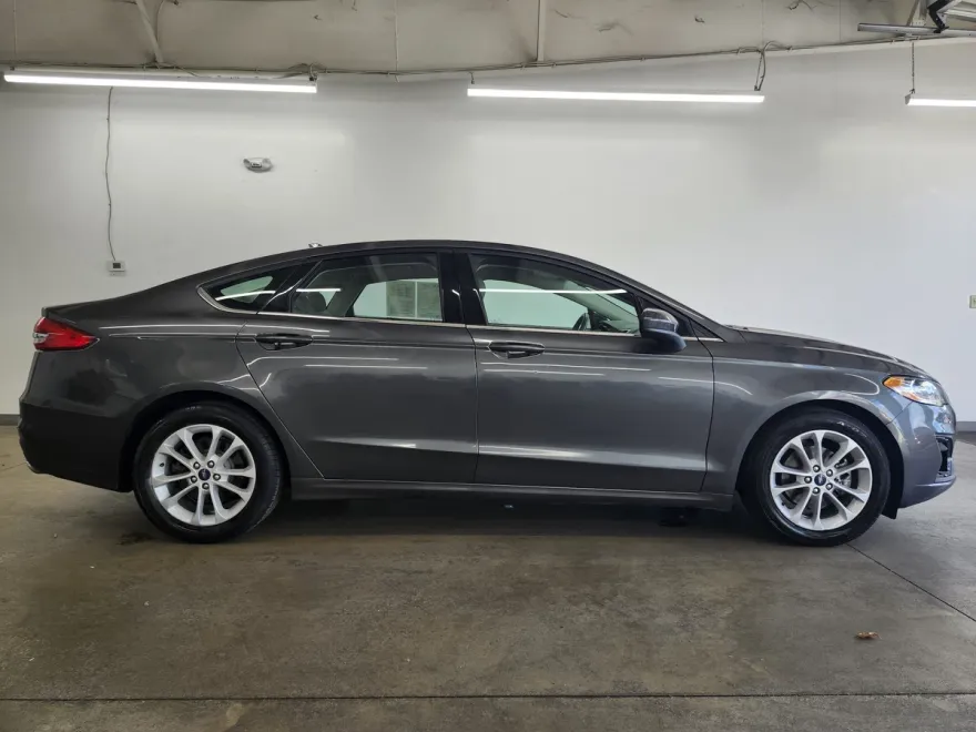 2020 Ford Fusion SE photo 1