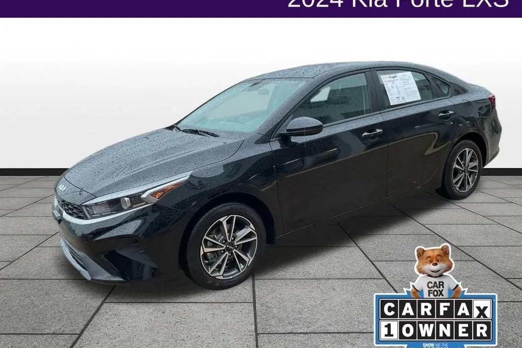 2024 Kia Forte LXS photo 1