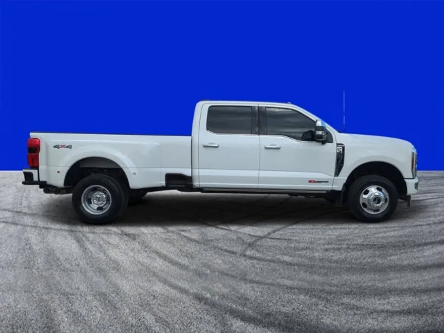 2024 Ford F-350 Platinum photo 1