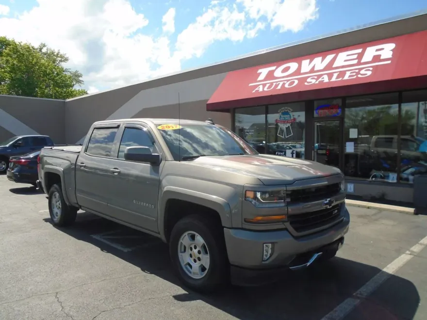 2017 Chevrolet Silverado 1500 LT photo 1