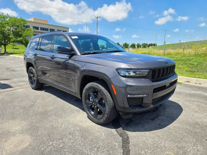 2025 Jeep Grand Cherokee Limited photo 1
