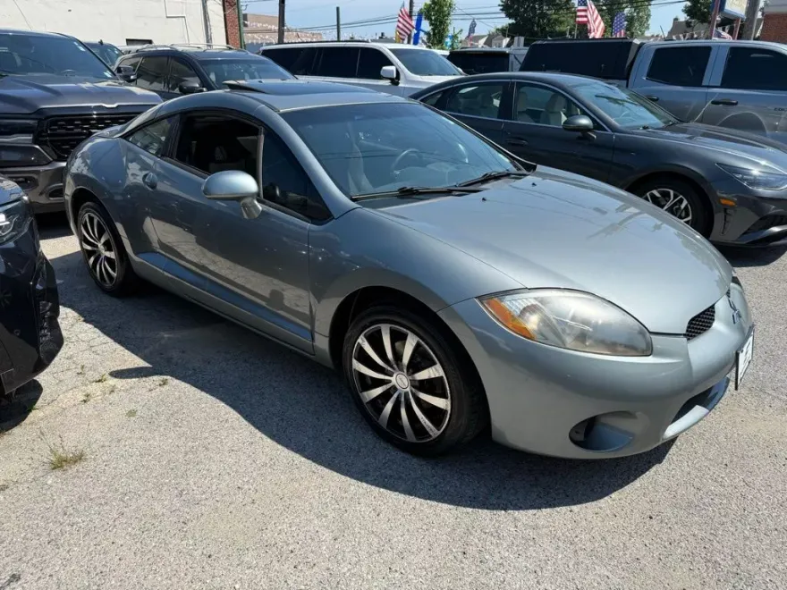 2008 Mitsubishi Eclipse GS photo 1