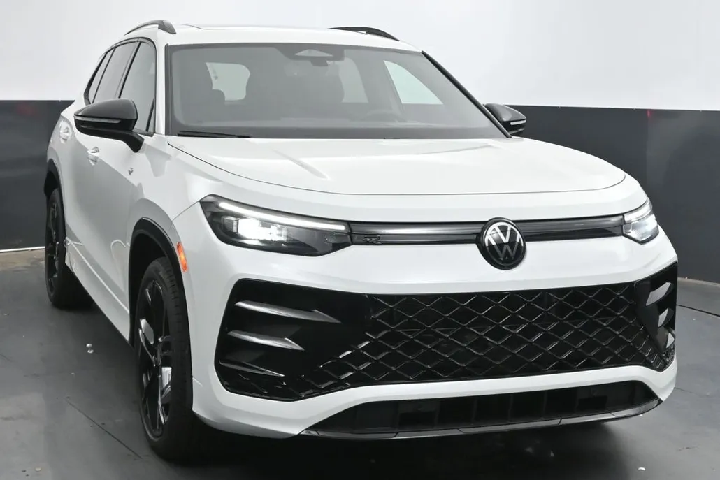 2025 Volkswagen Tiguan SE R-Line Black photo 1