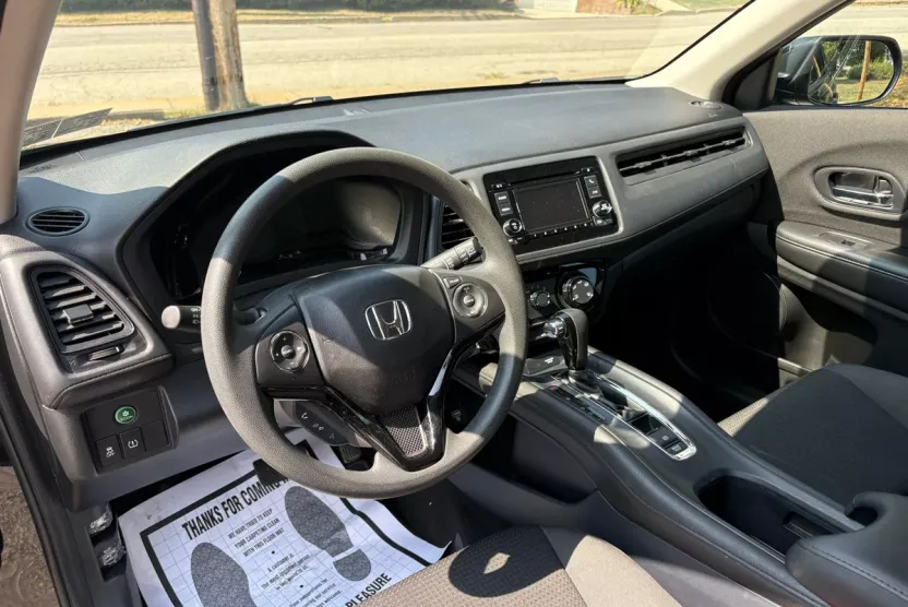 2020 Honda HR-V LX photo 1