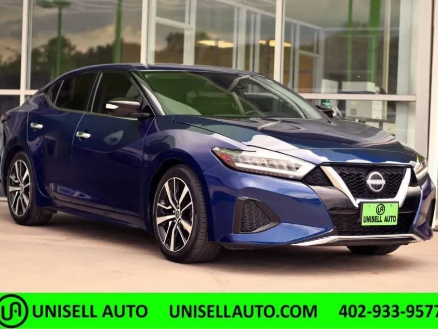 2023 Nissan Maxima SV photo 1