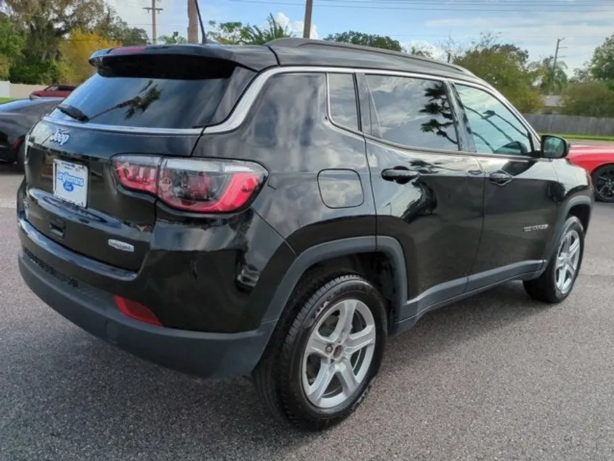 2024 Jeep Compass Latitude photo 1