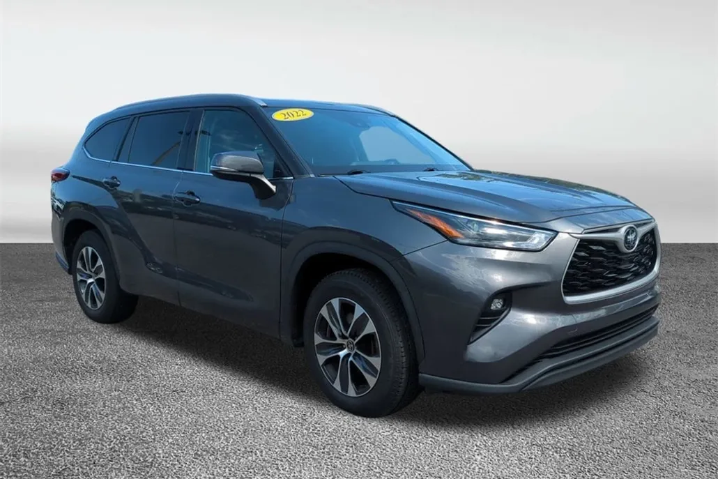 2022 Toyota Highlander XLE photo 1