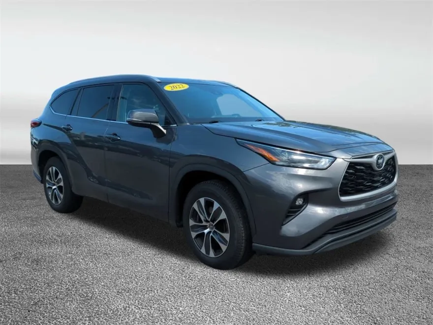 2022 Toyota Highlander XLE photo 1