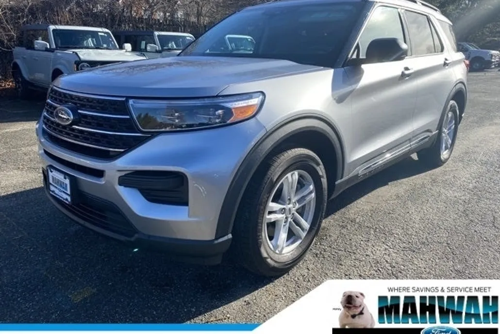 2022 Ford Explorer XLT photo 1