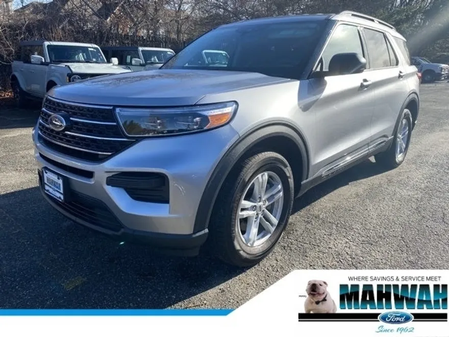 2022 Ford Explorer XLT photo 1