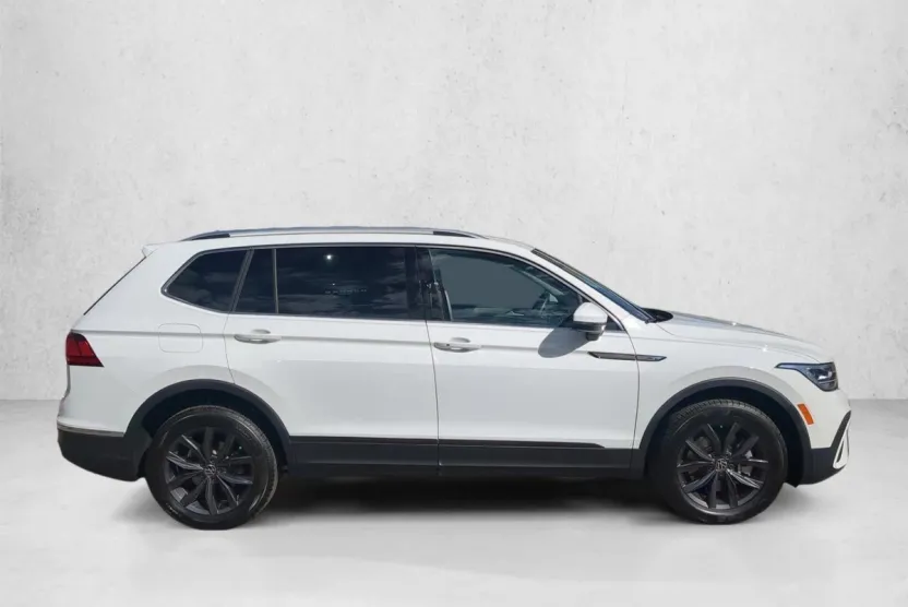 2024 Volkswagen Tiguan SE Wolfsburg Edition photo 1