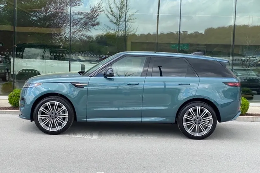 2025 Land Rover Range Rover Sport SE photo 1